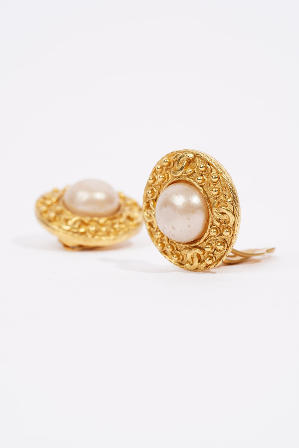 Chanel Gripoix Logo Earings Gold / Gripoix Base Metal