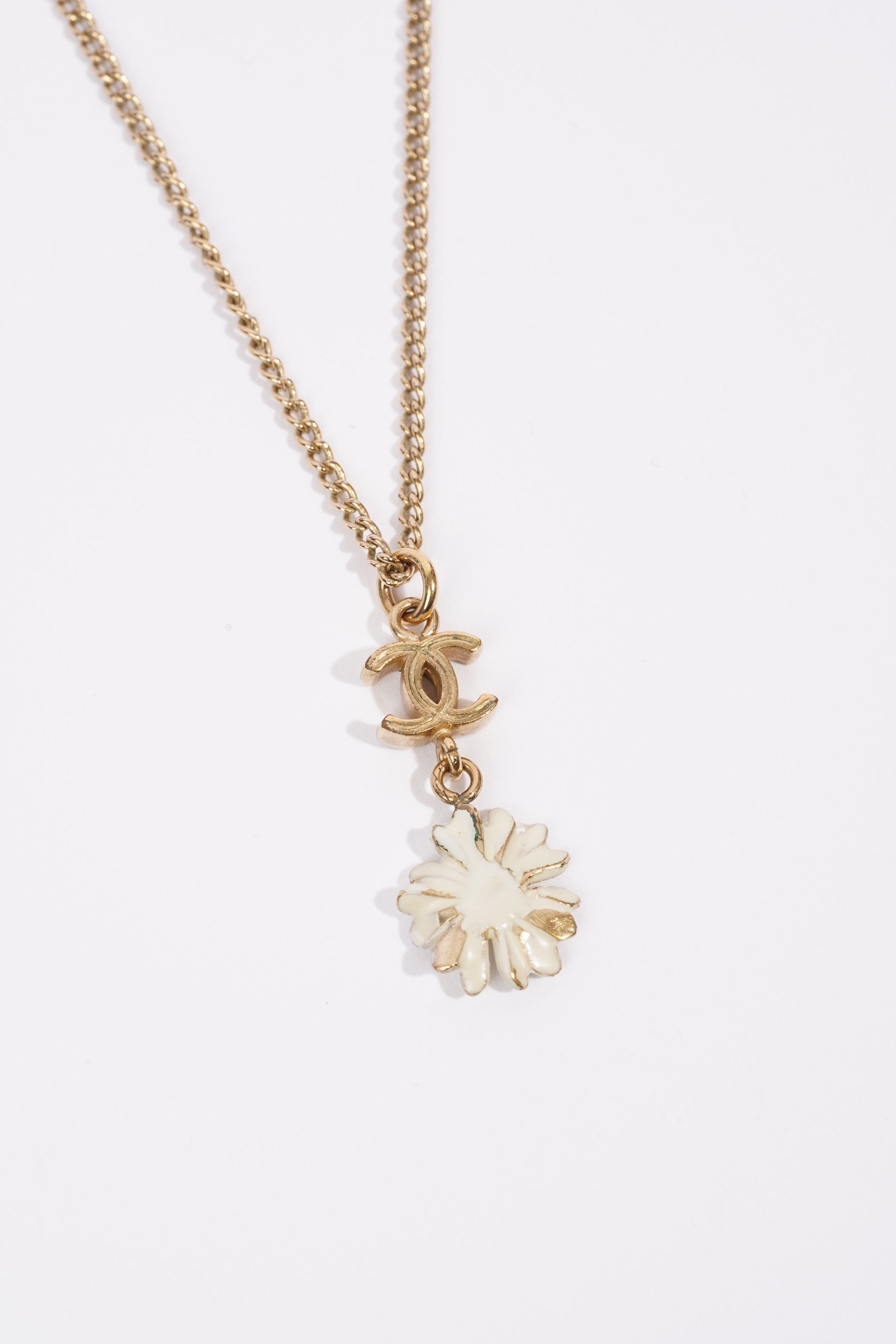 Chanel Logo Flower Necklace Gold / White Base Metal