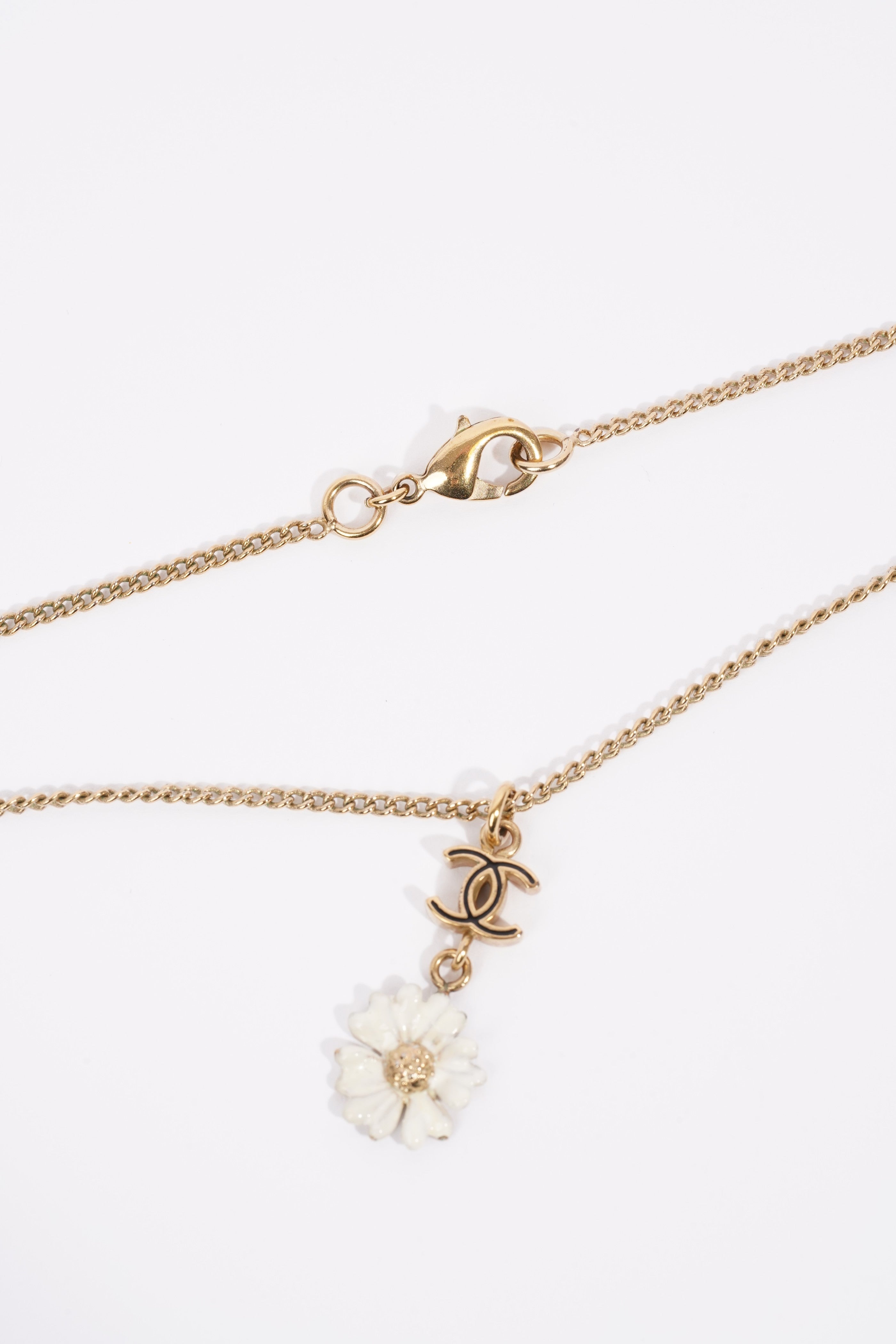 Chanel Logo Flower Necklace Gold / White Base Metal