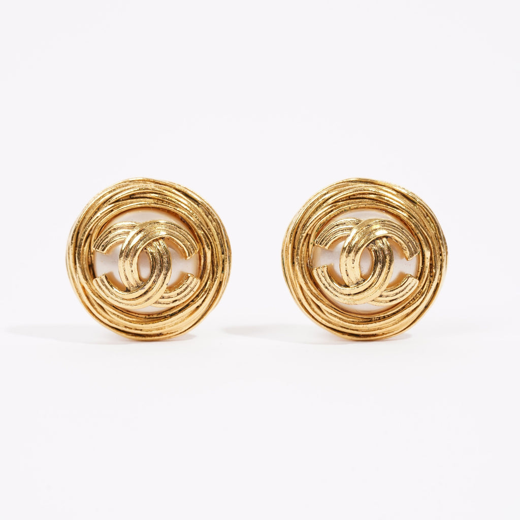 Chanel Logo Pearl Earings Gold / Pearl Gold Plated