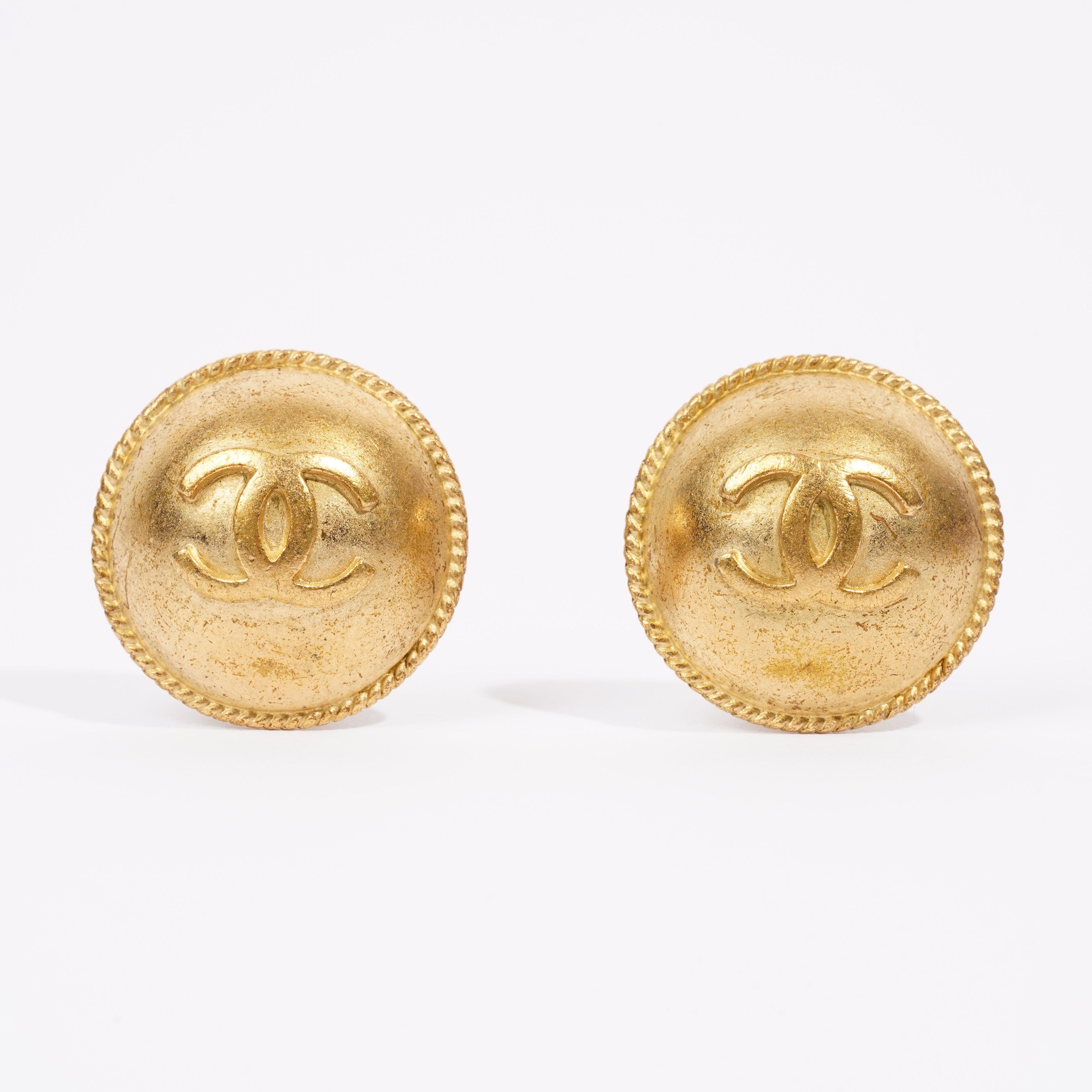 Chanel Smooth Round Logo Earrings Gold Gold Plated