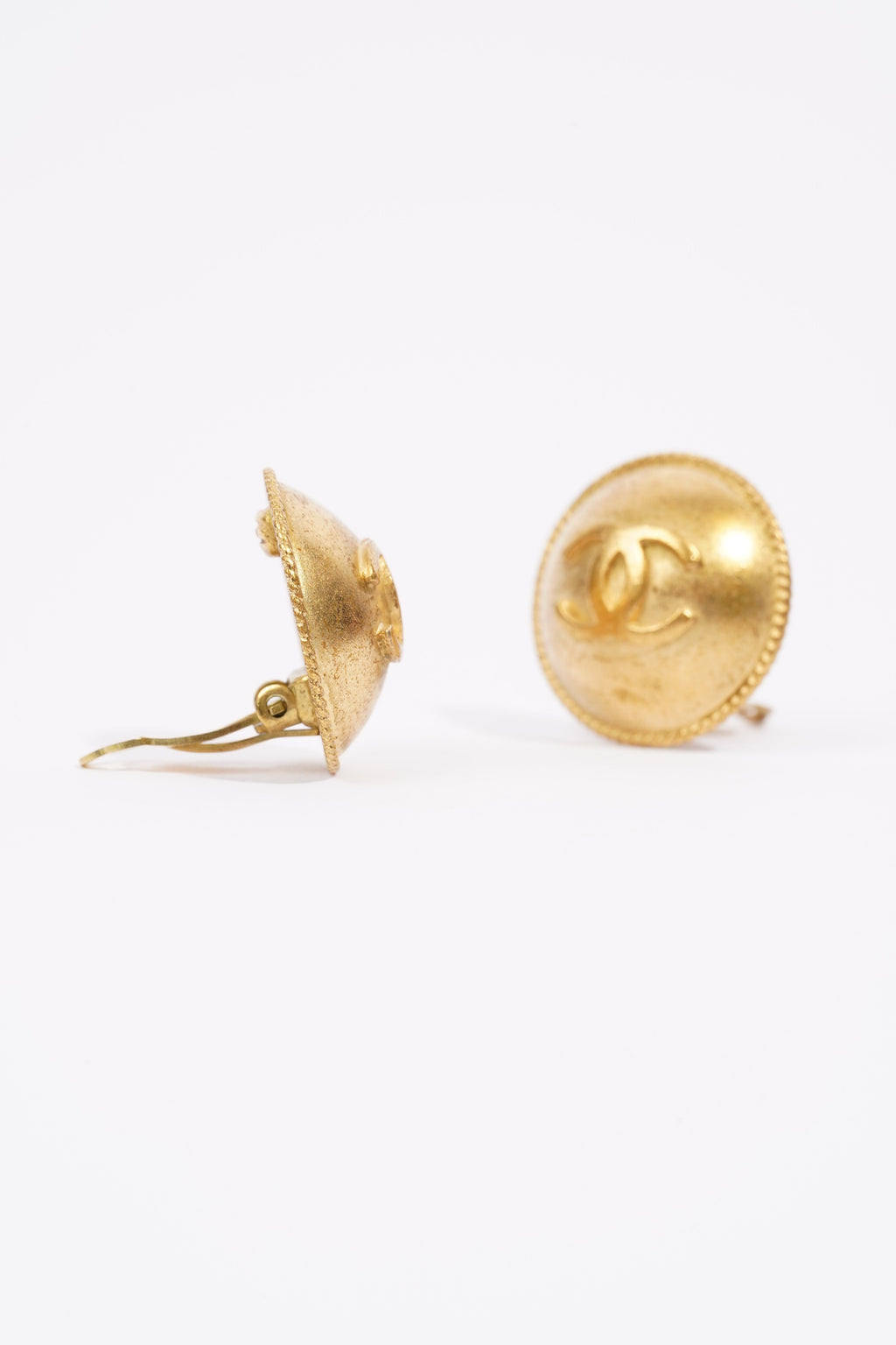 Chanel Smooth Round Logo Earrings Gold Gold Plated