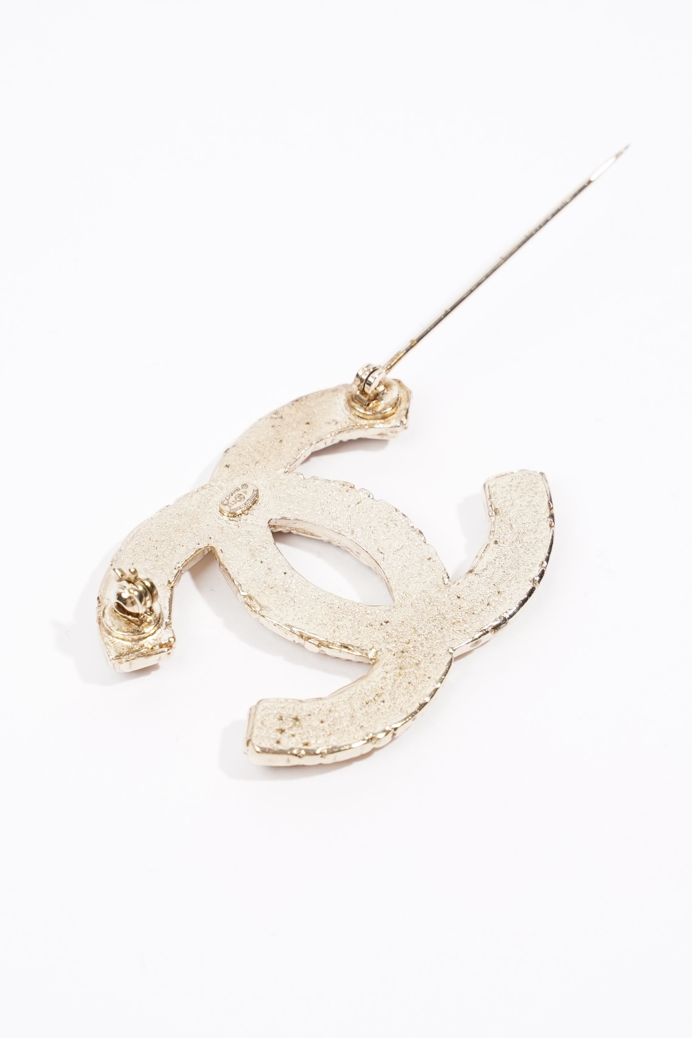 Chanel Brooch Gold / Diamantes Gold Plated