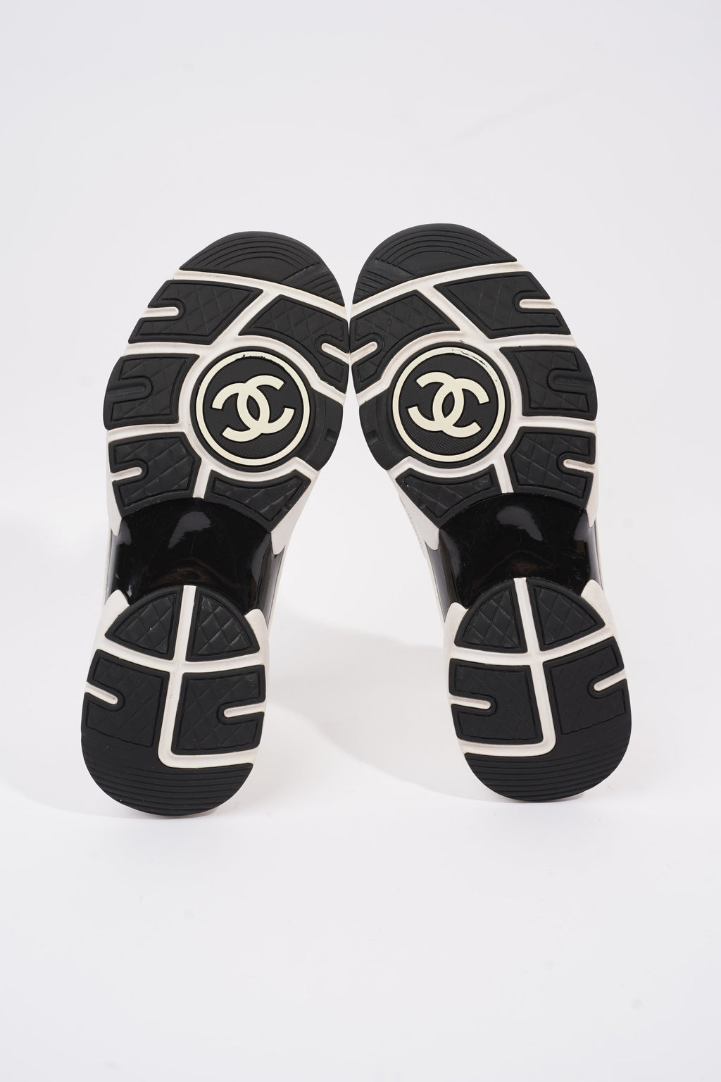 Chanel CC Runners White / Cream Suede EU 40 UK 7