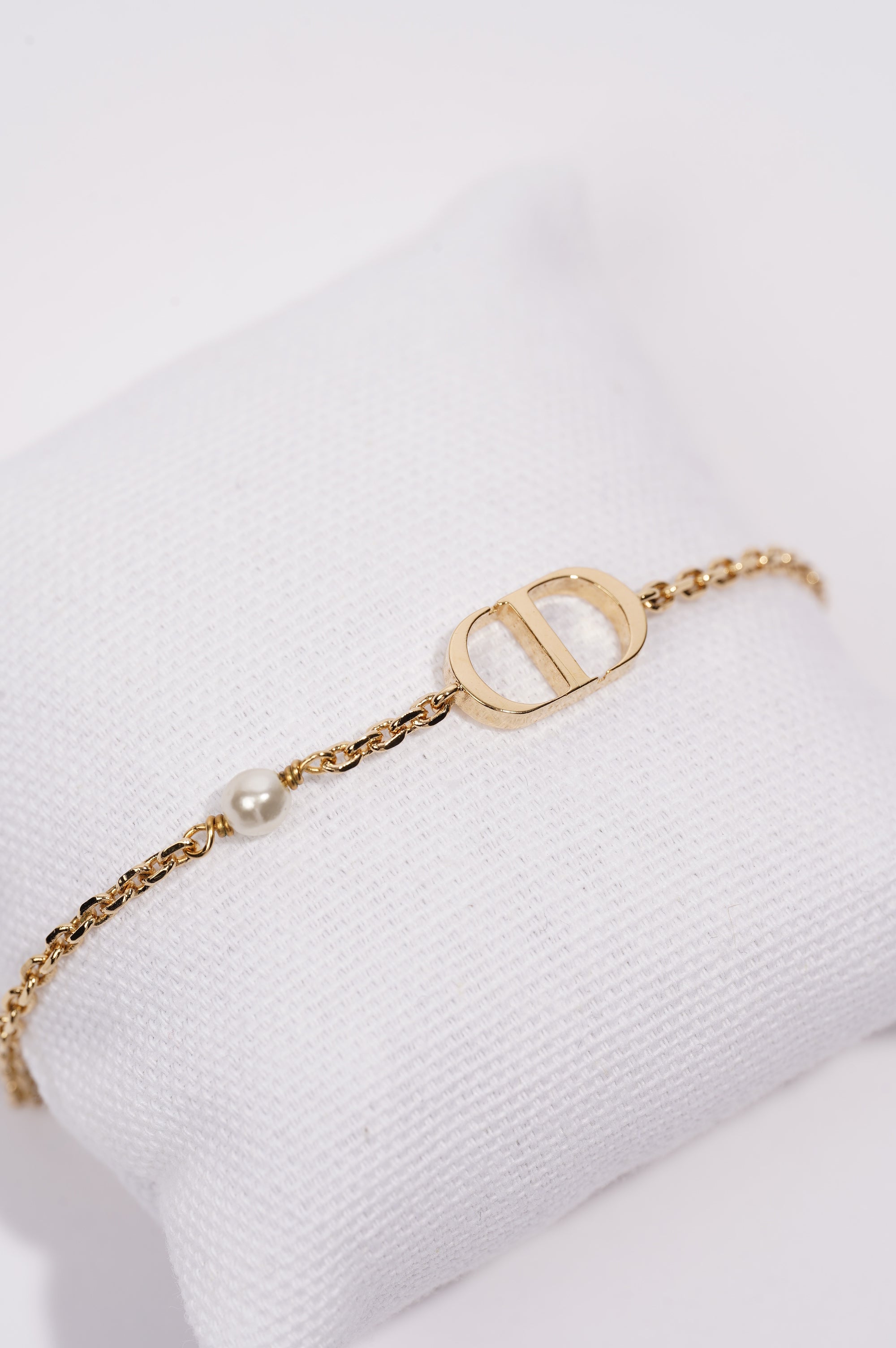 Christian Dior Petit CD Bracelet Gold / White Resin Pearl Base Metal