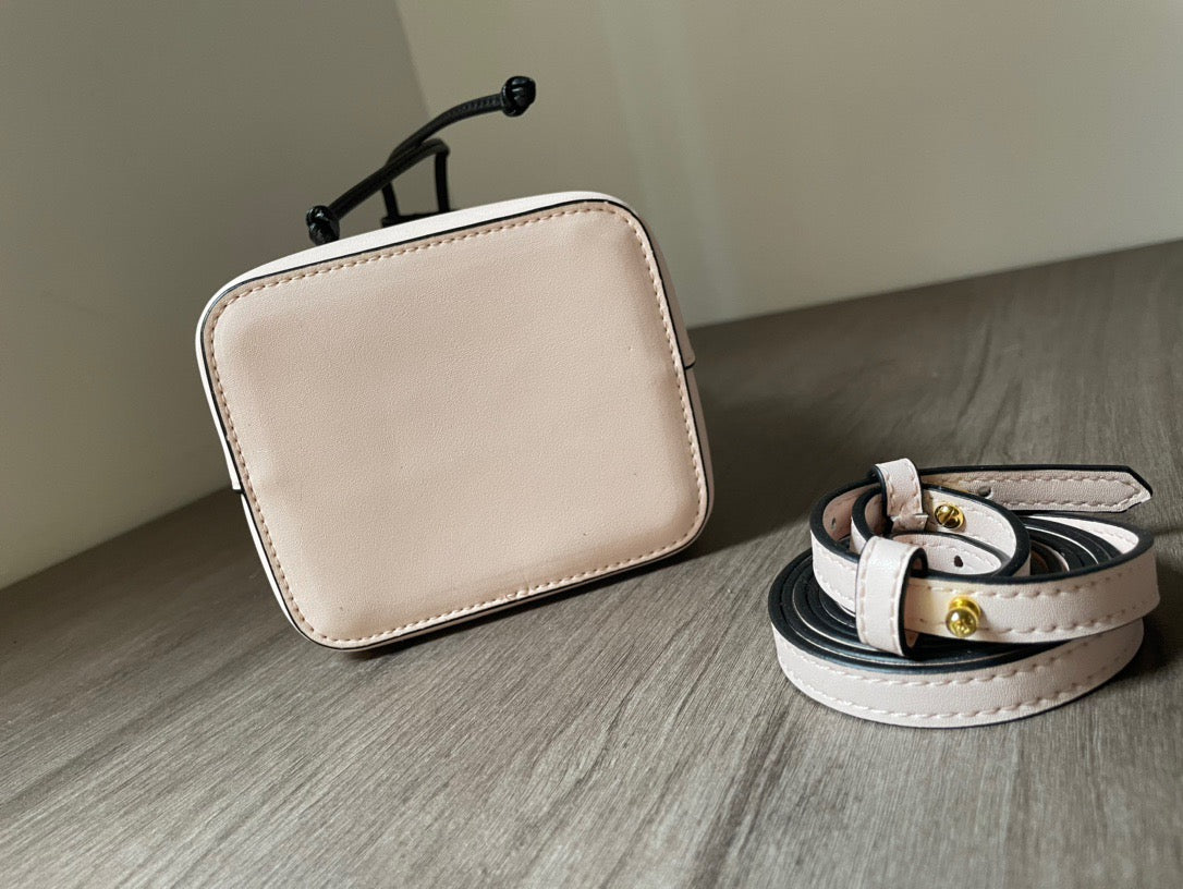 Luxury  Bags Fendi 050