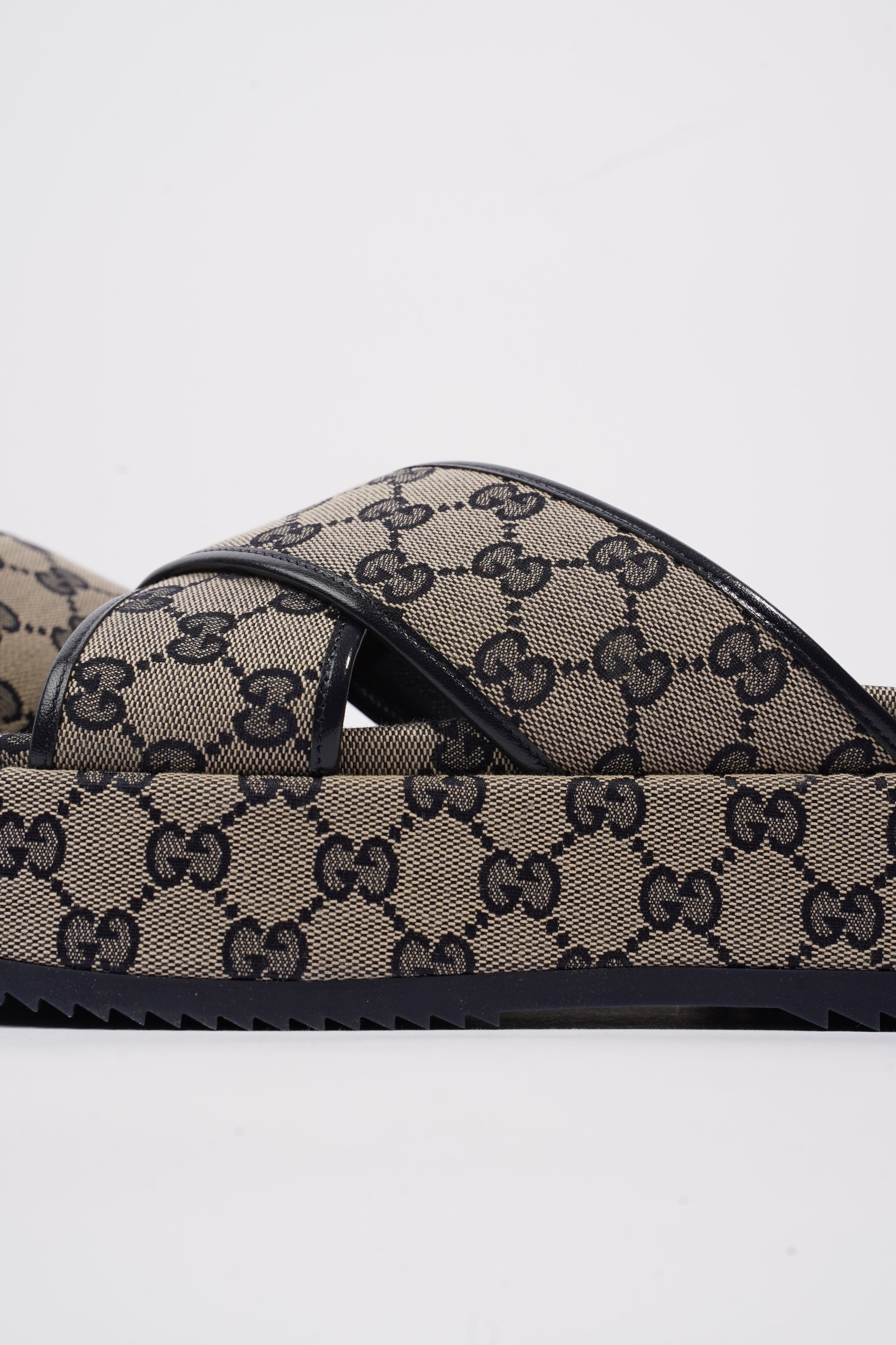 Gucci Angelina GG Supreme Beige Monogram / Navy Canvas EU 39 UK 6