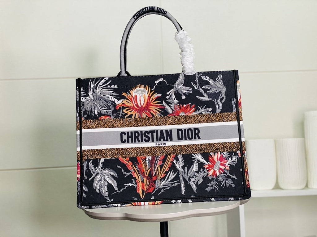 Luxury Handbags Christian Dior 120