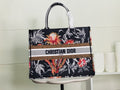 Luxury Handbags Christian Dior 120