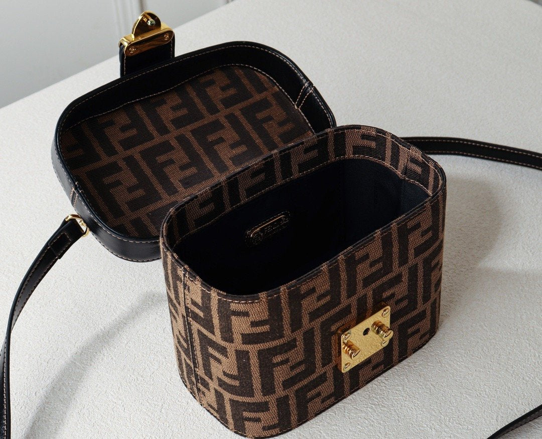 Luxury  Bags Fendi 073