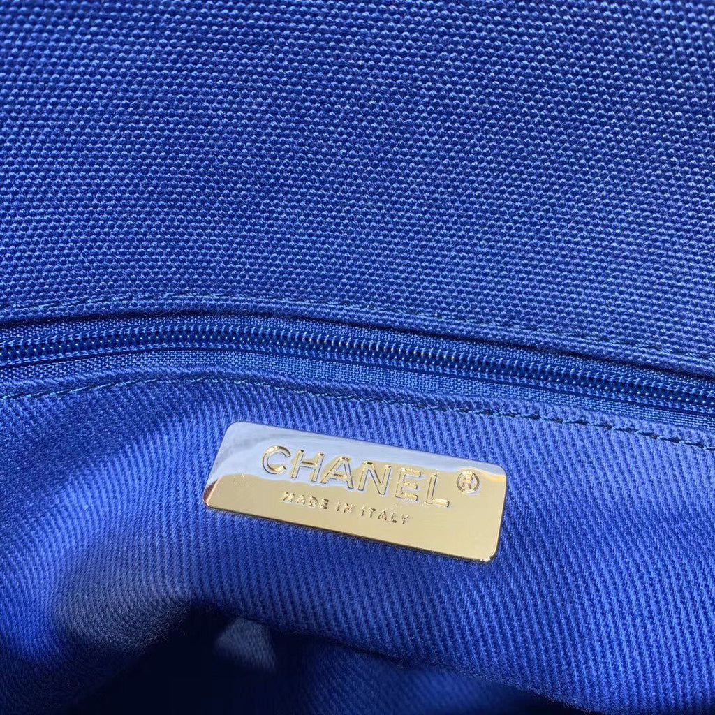 CHANEL 19 Flap Bag