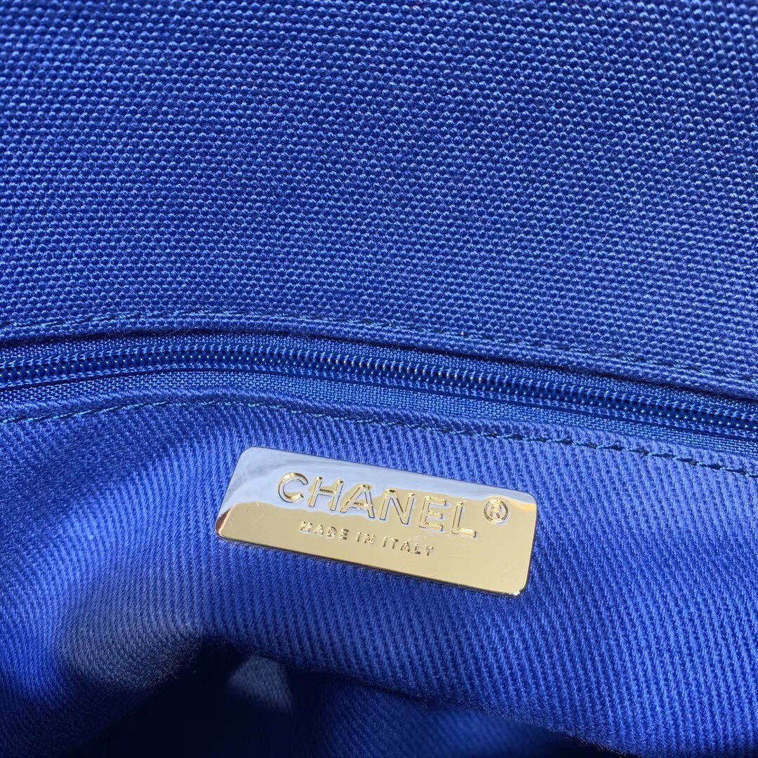 CHANEL 19 Flap Bag