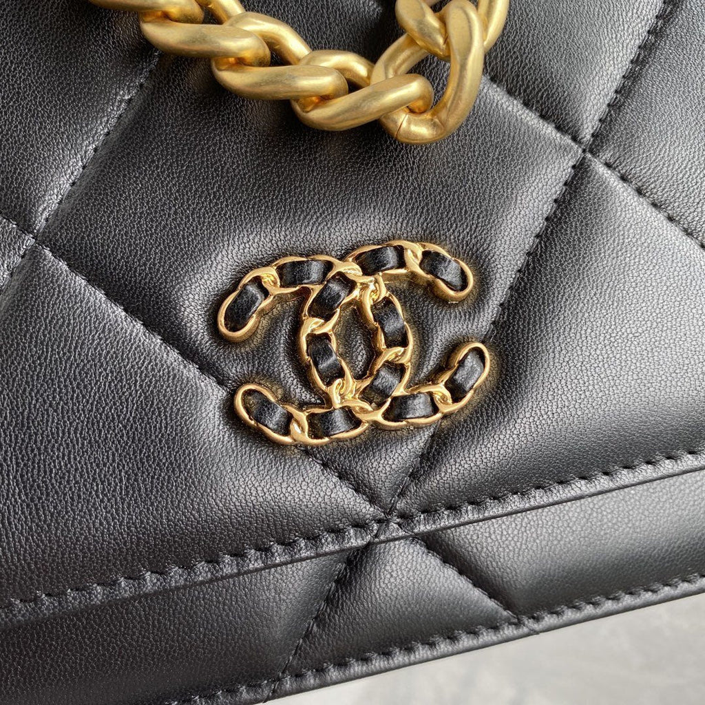CHANEL 19 Flap Bag