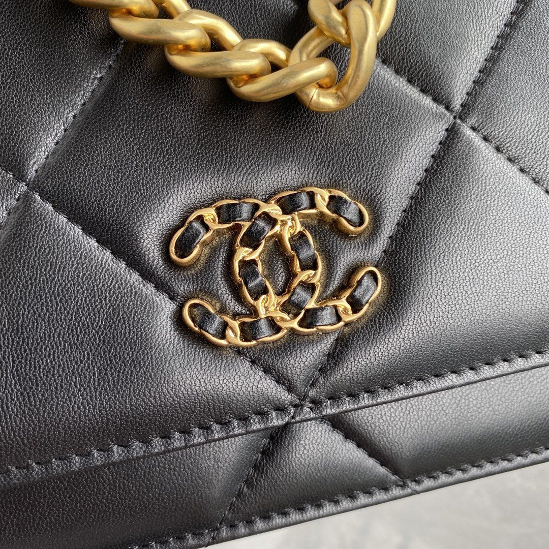 CHANEL 19 Flap Bag