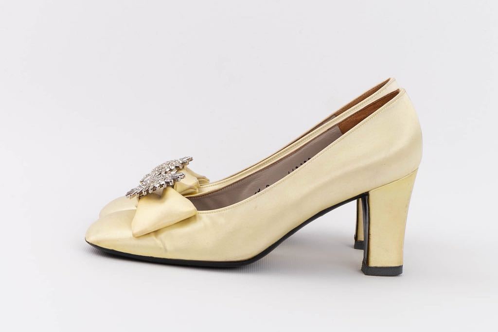 Escarpins en satin jaune Dior