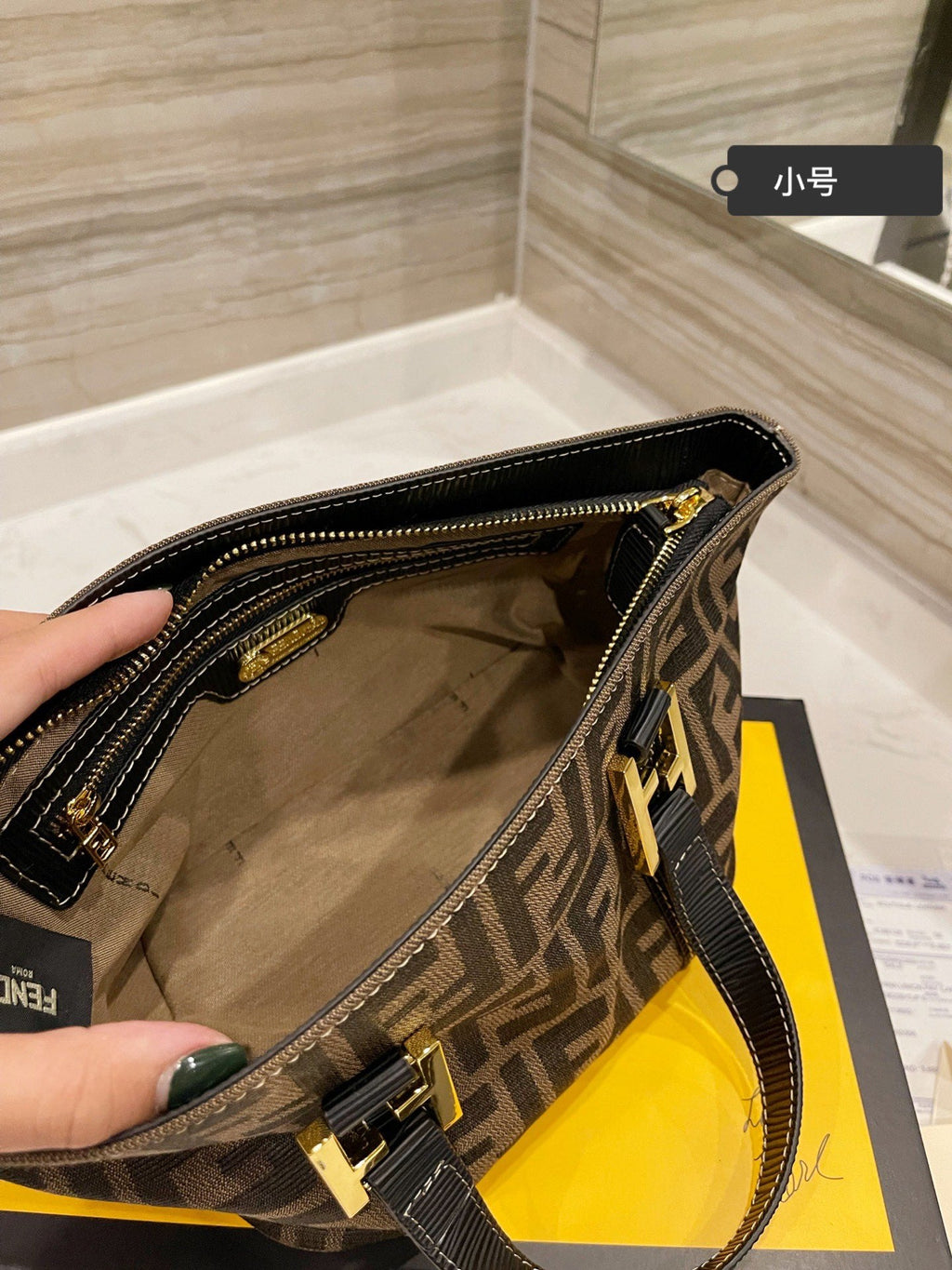 Luxury  Bags Fendi 220