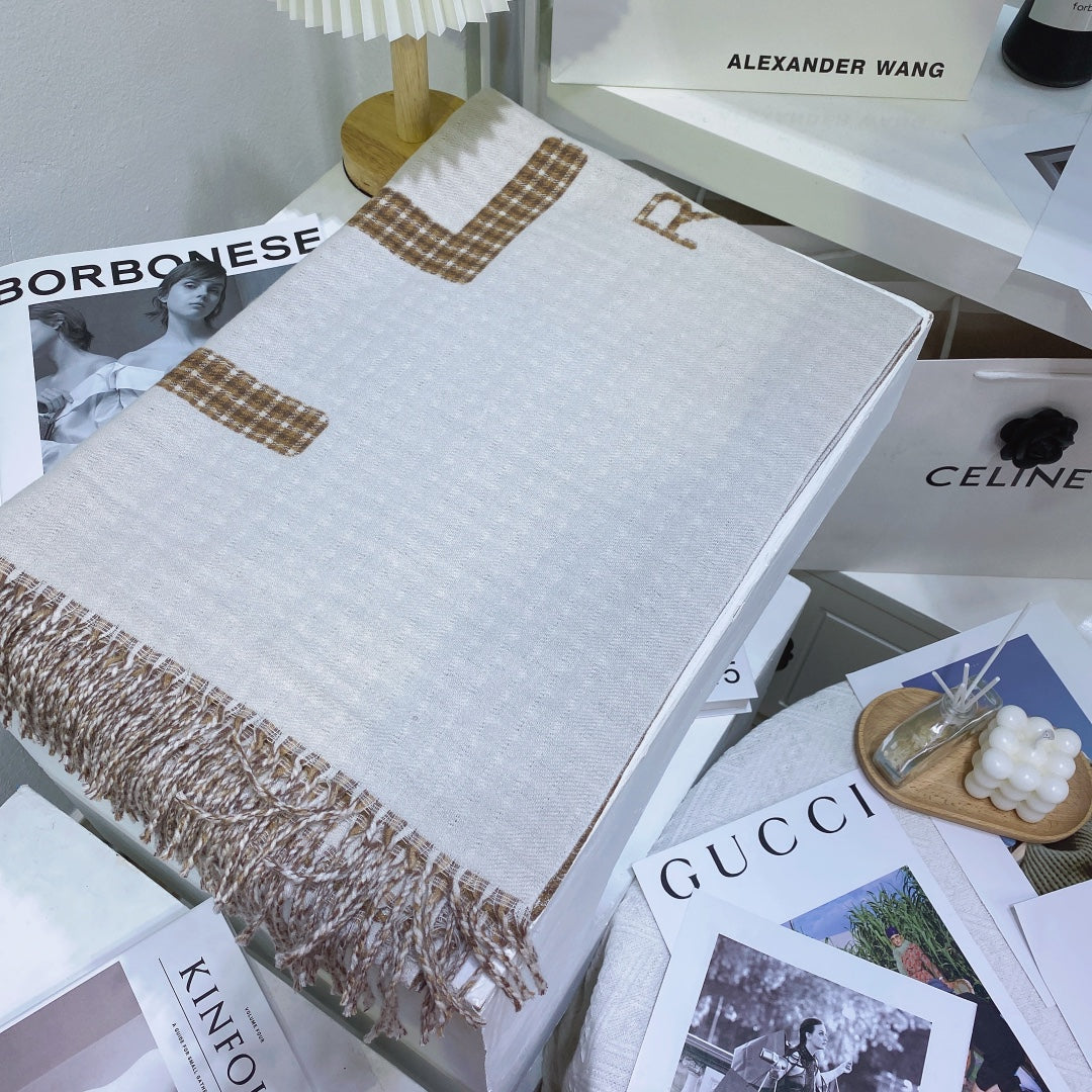 Luxury Fendi  Scarf 002