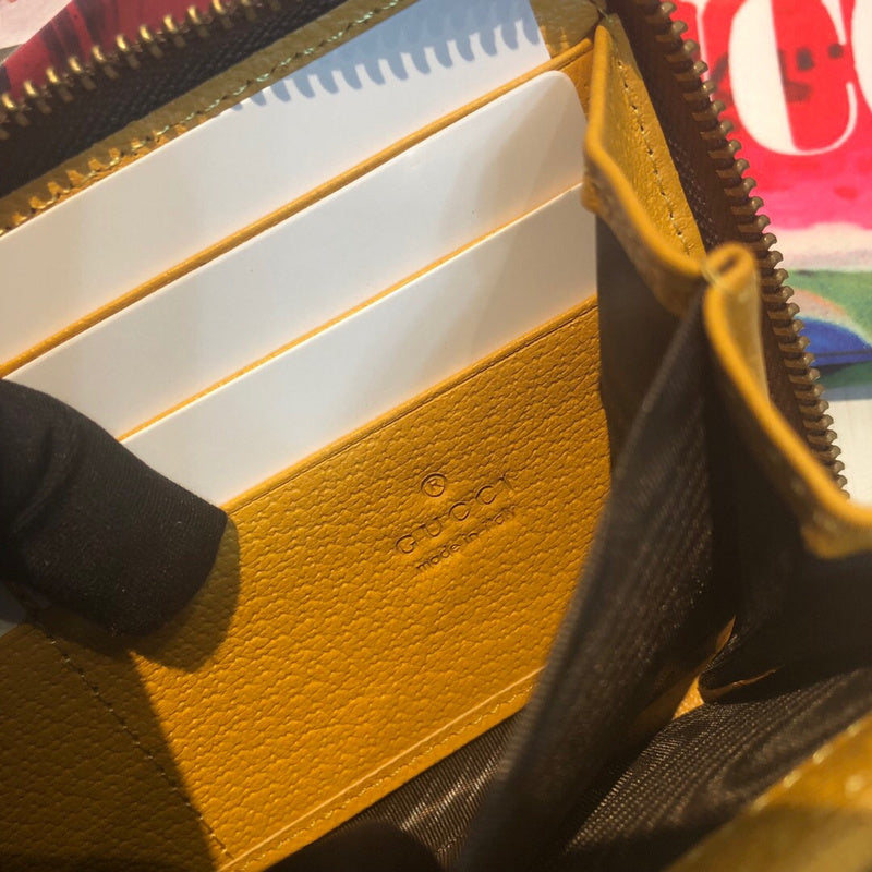Gucci   Luxury Bags  883