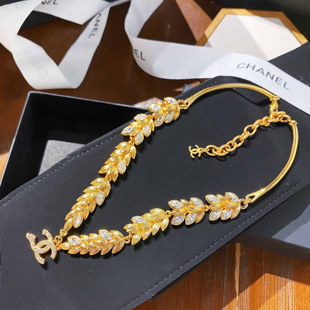 BG - Holiday Necklace chanel054