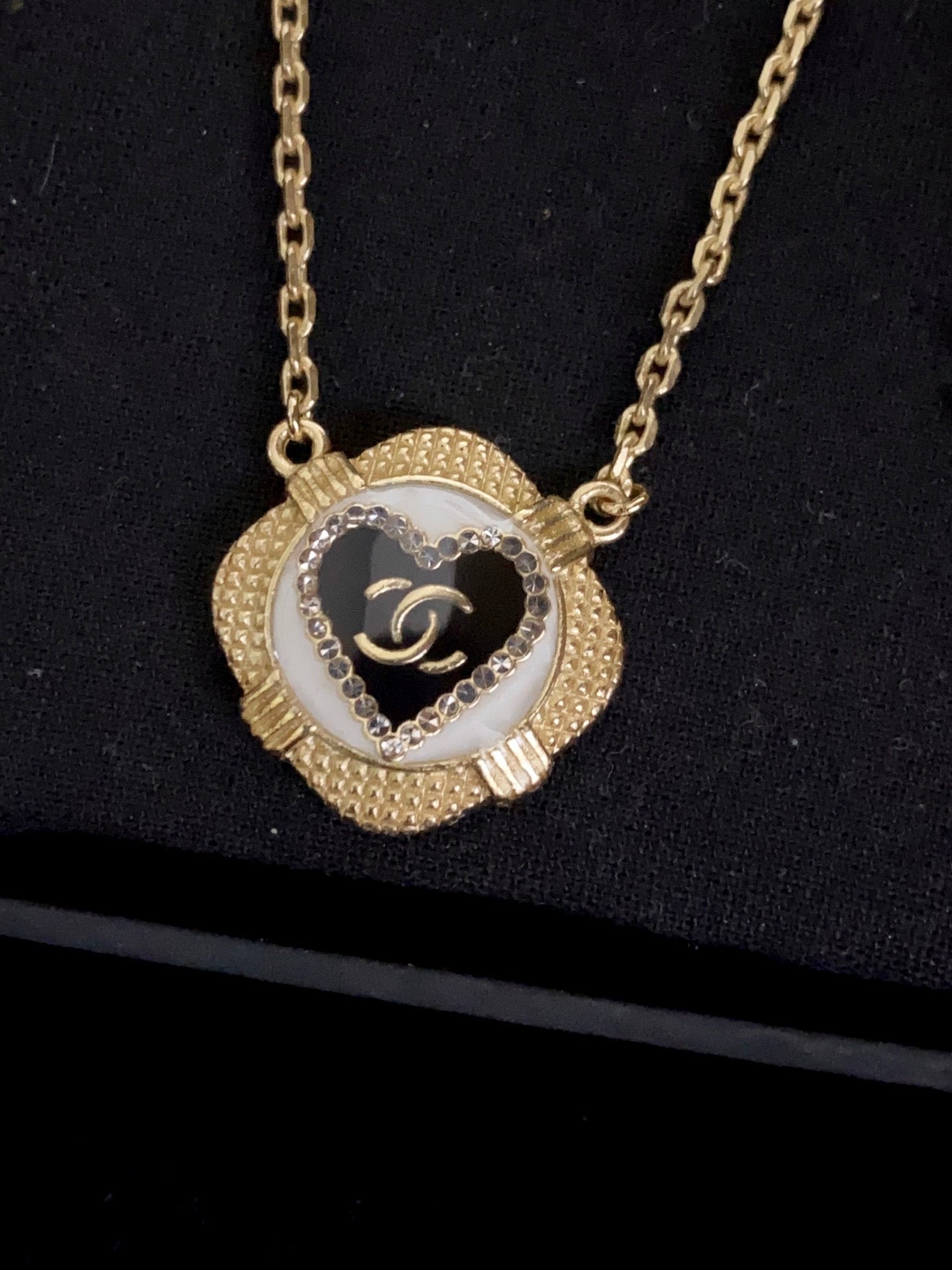 BG - Holiday Necklace chanel037