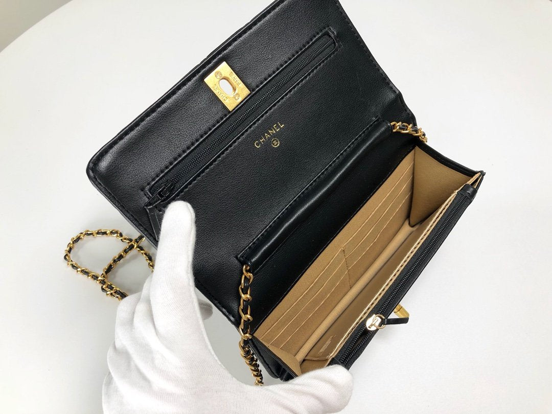 Designer Handbags Chanel 221