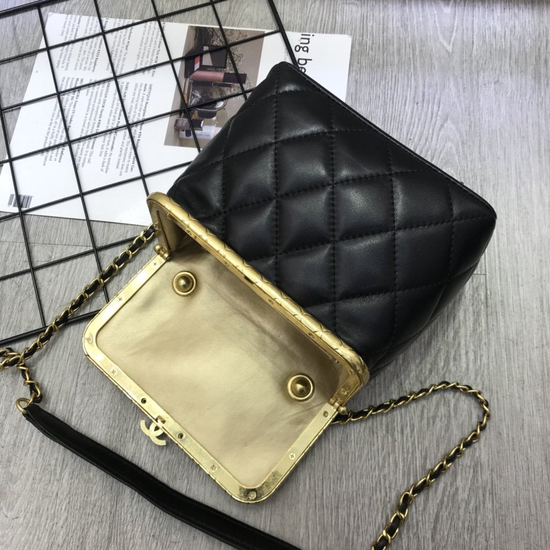 Designer Handbags Chanel 182