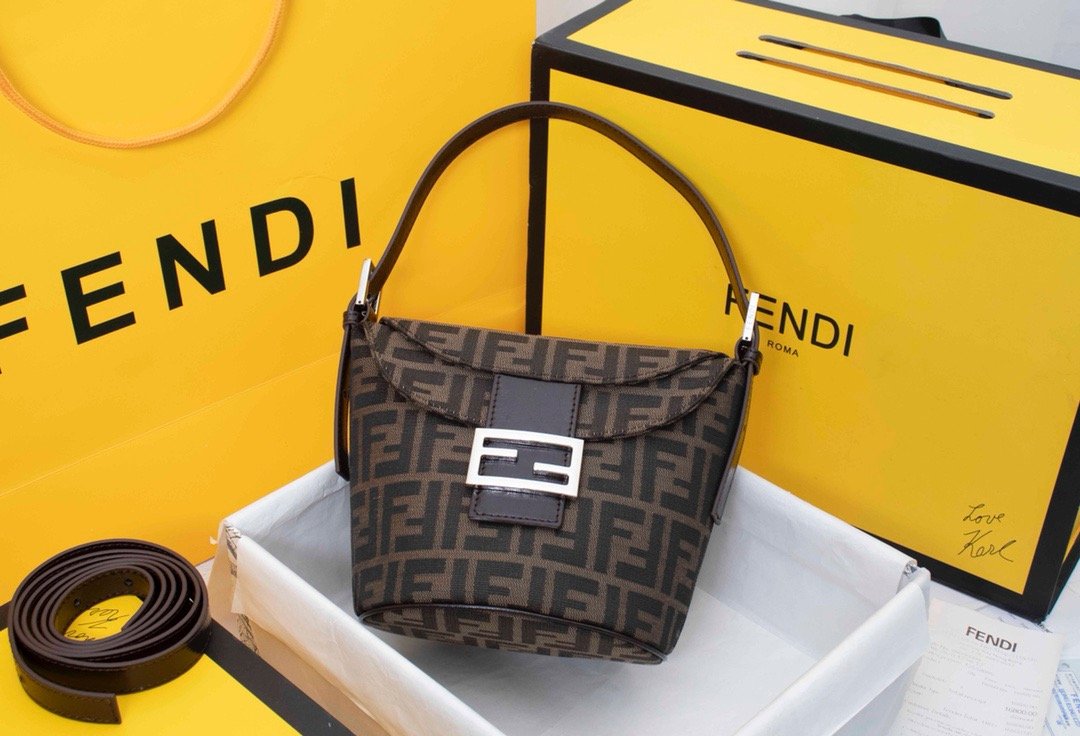 Designer Handbags Fendi 024