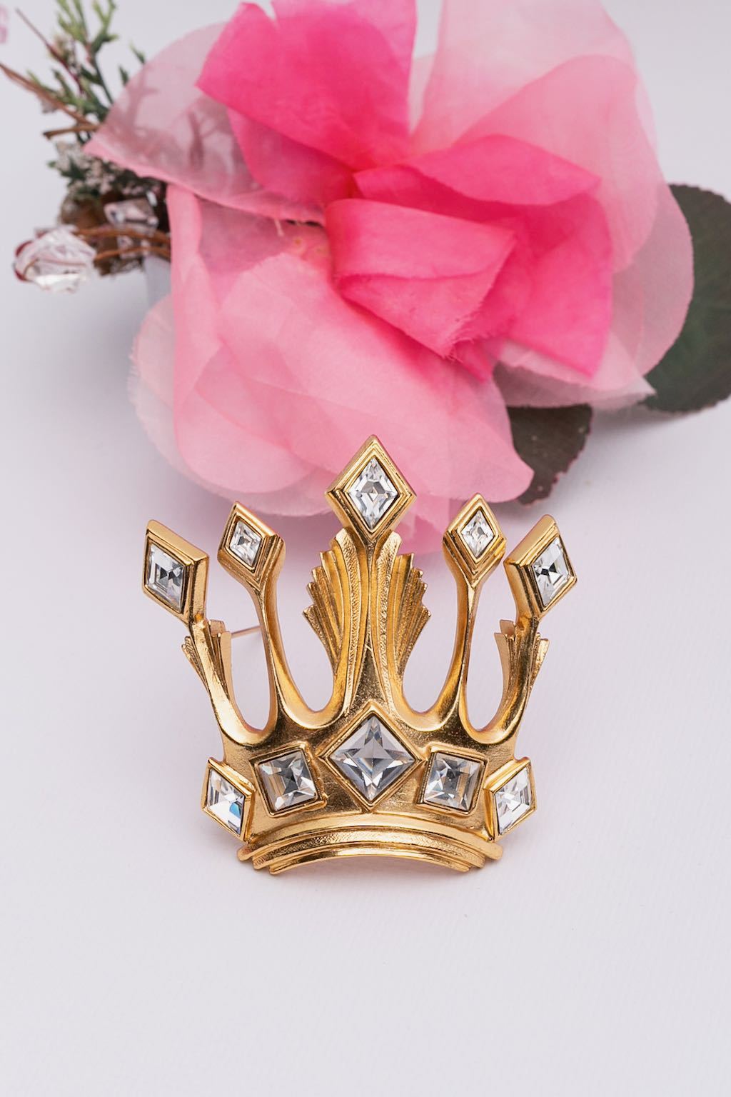 Broche couronne Dior