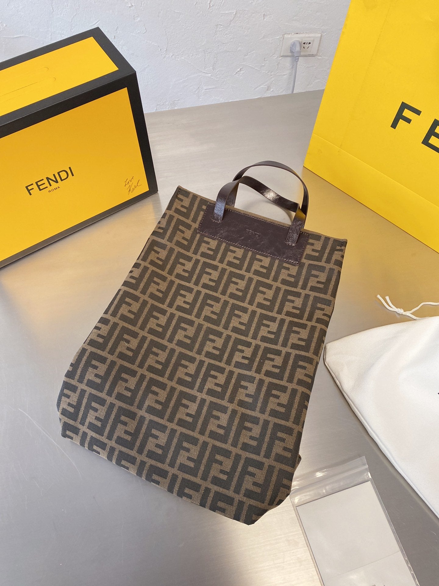 Luxury  Bags Fendi 142