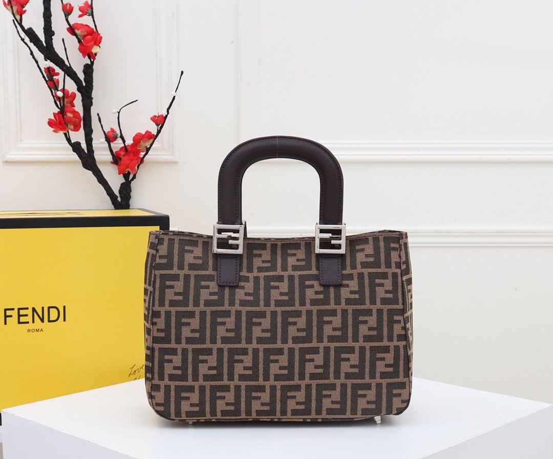 Designer Handbags Fendi 102