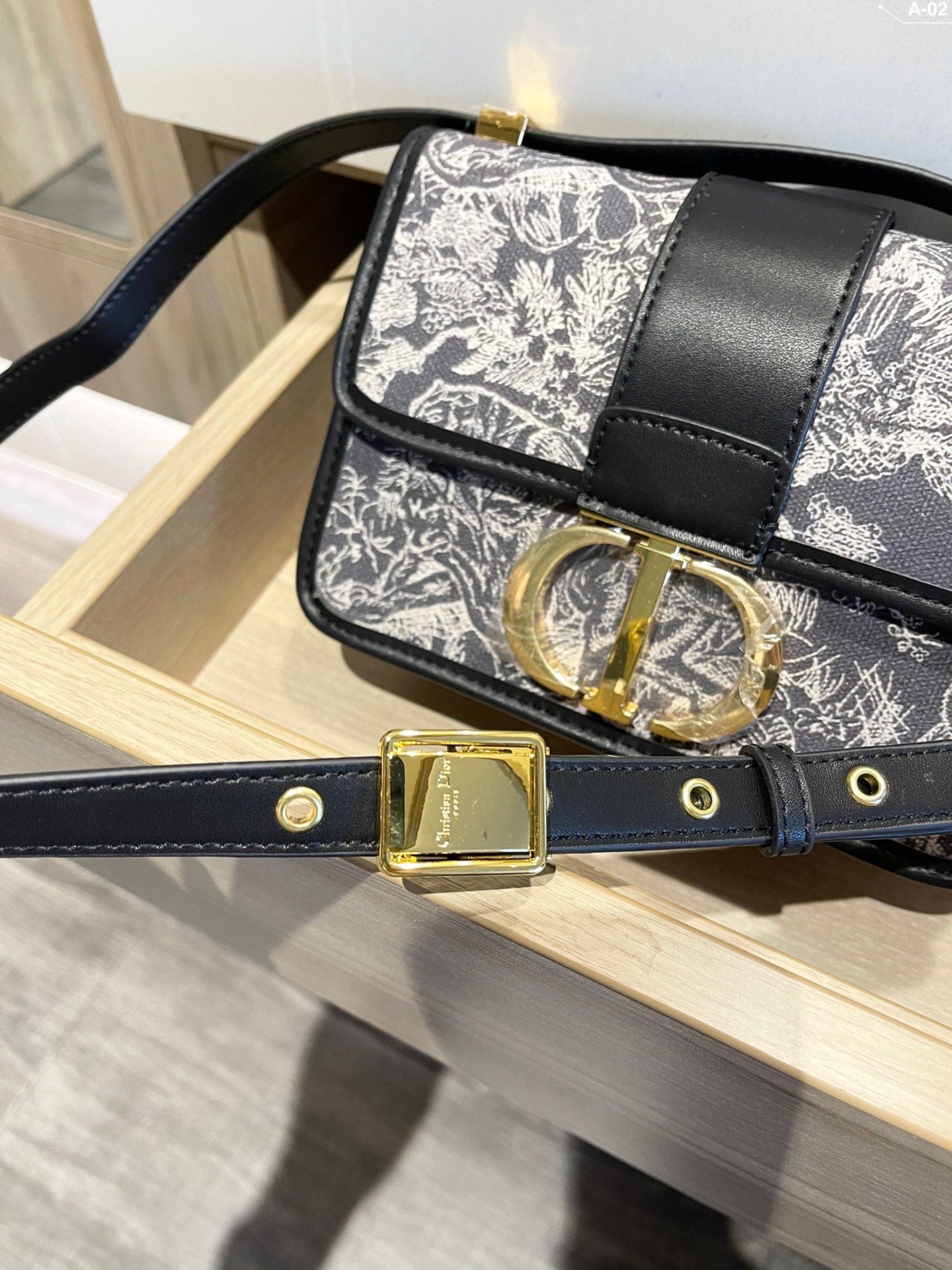 Luxury Handbags Christian Dior 316