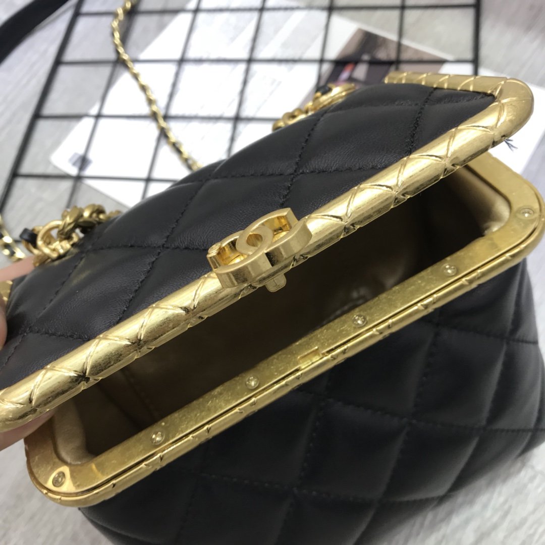 Designer Handbags Chanel 182