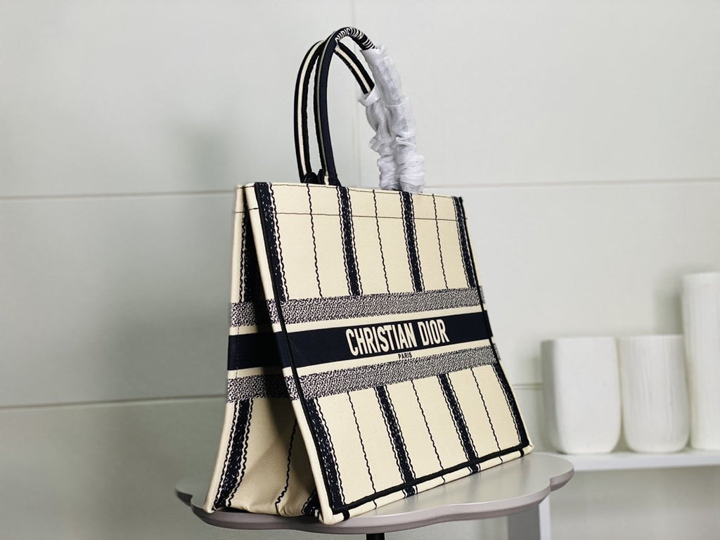Luxury Handbags Christian Dior 117