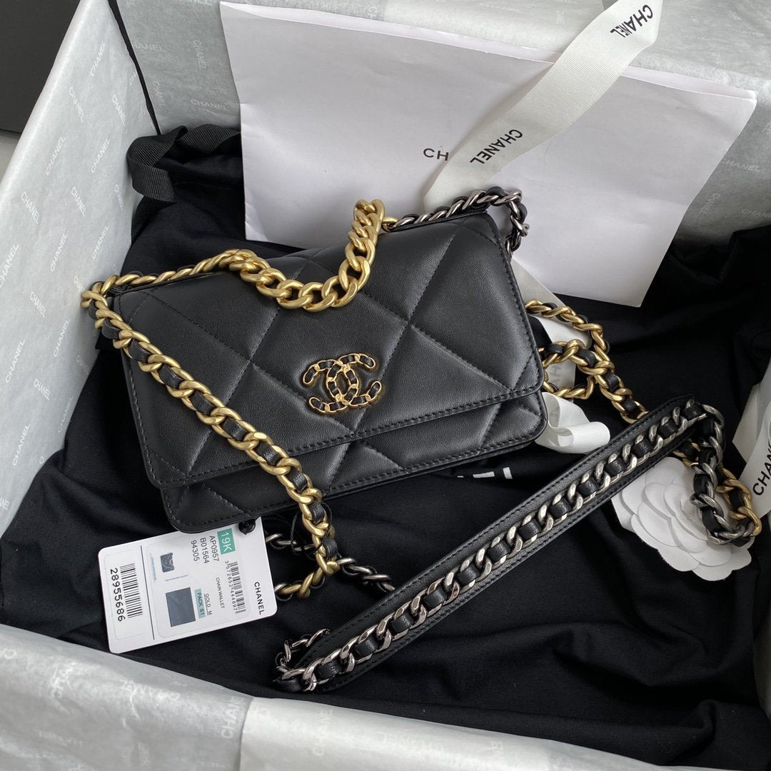 CHANEL 19 Flap Bag
