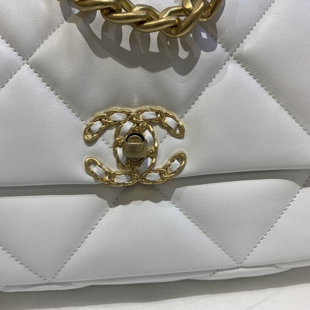 CHANEL 19 Flap Bag