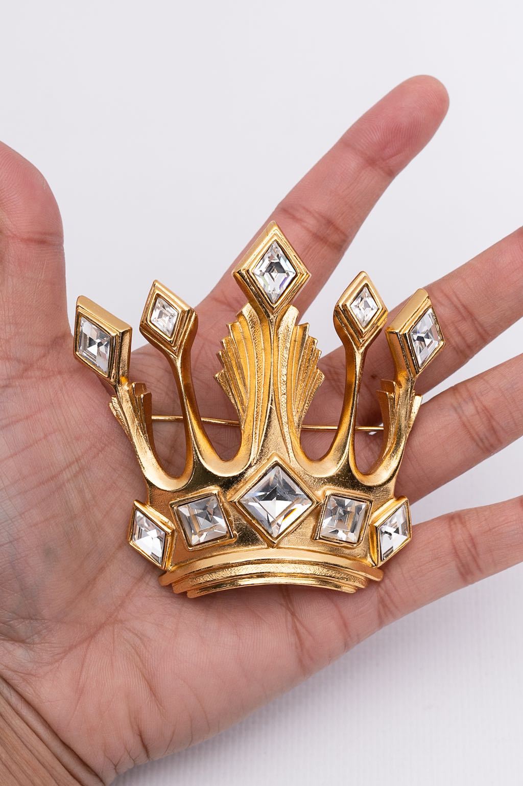 Broche couronne Dior