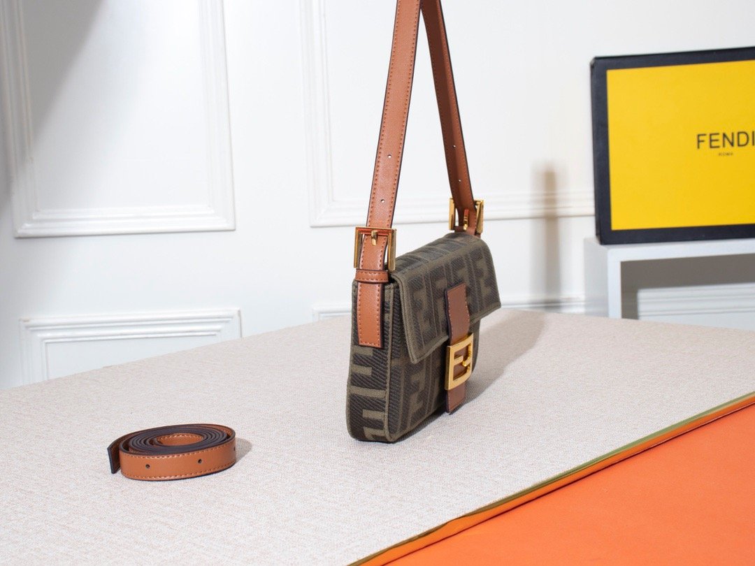 Designer Handbags Fendi 082