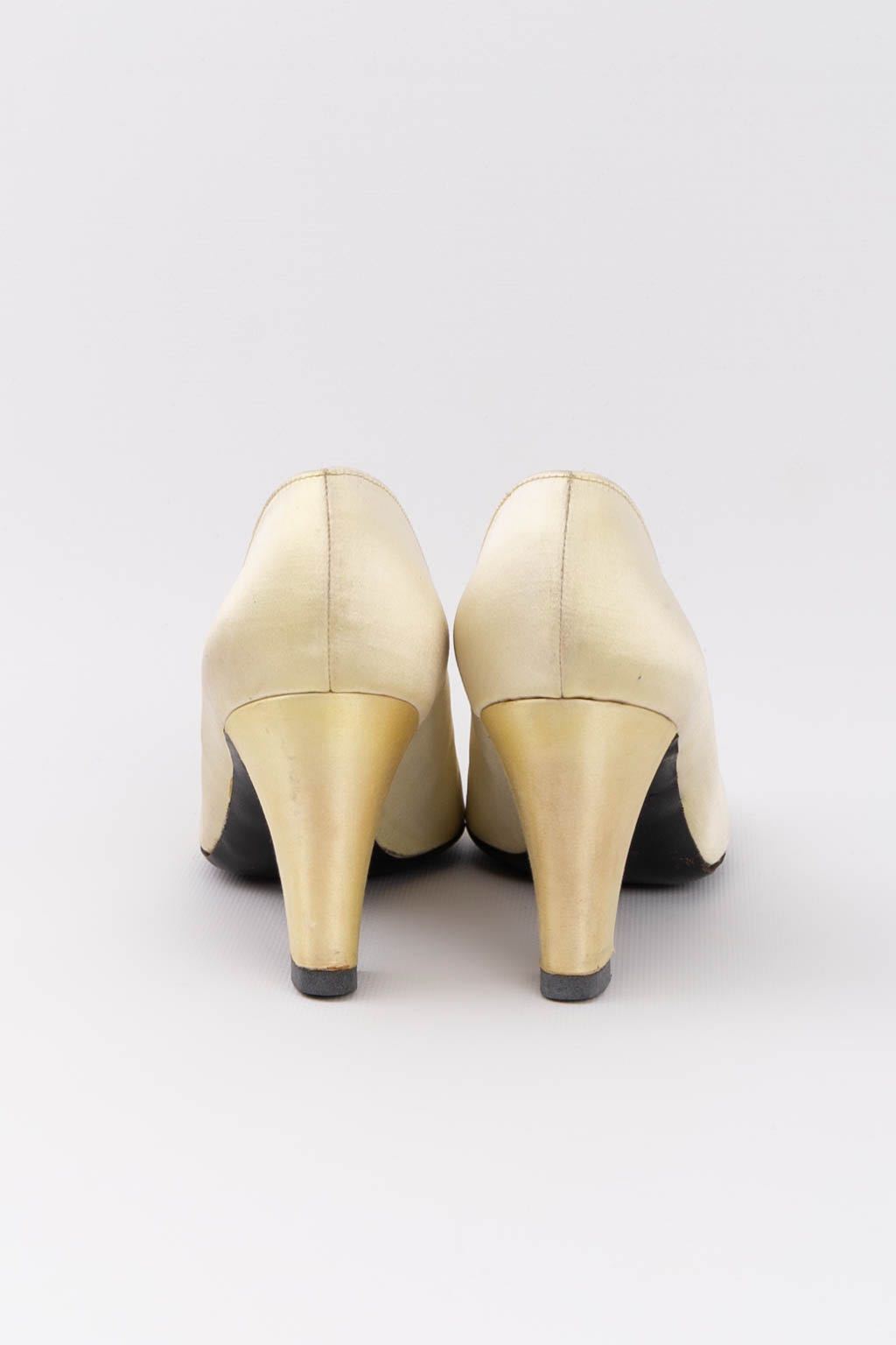 Escarpins en satin jaune Dior