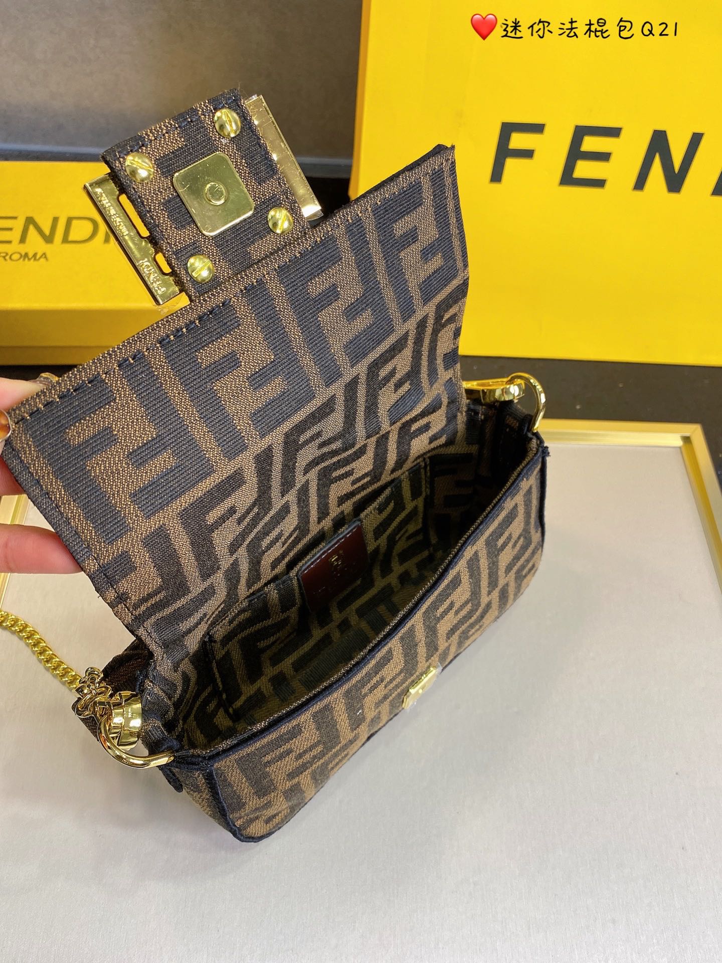 Luxury  Bags Fendi 135
