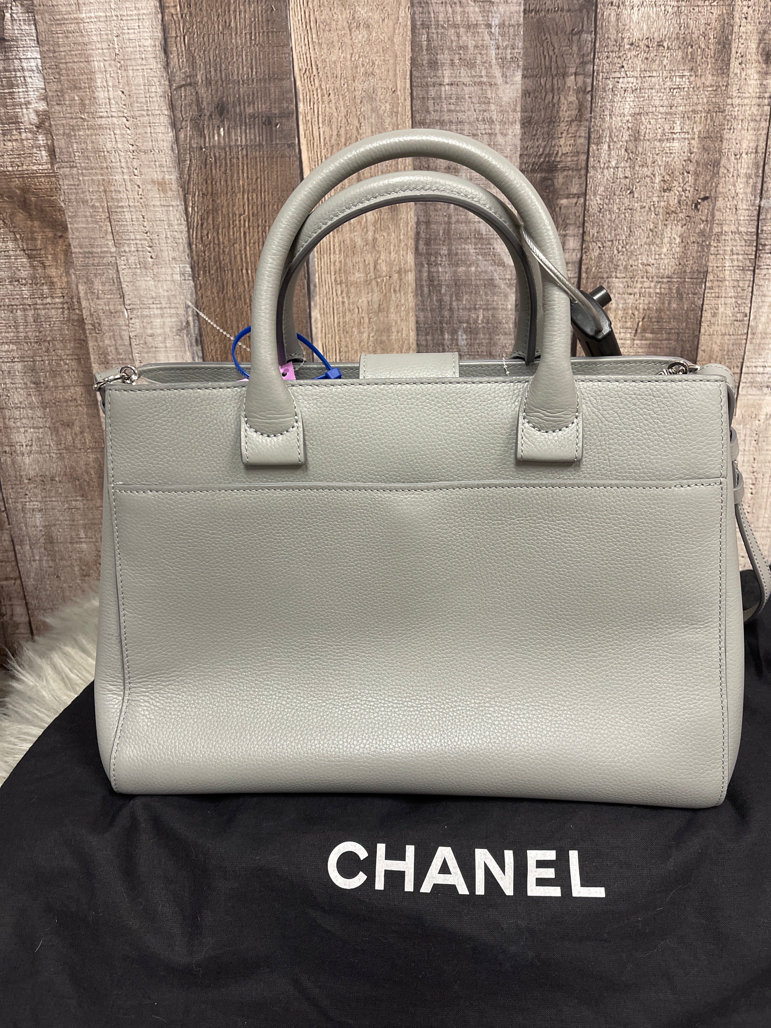✨SALE!✨Chanel  Size: Large