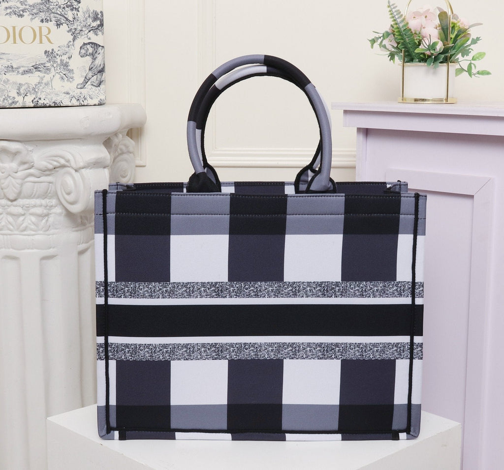 Luxury Handbags Christian Dior 178