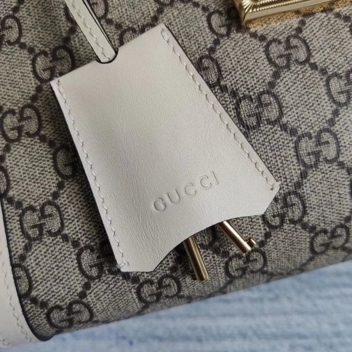 Gucci   Luxury Bags  1386