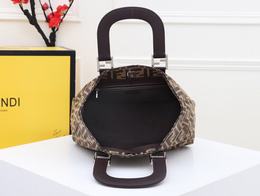 Designer Handbags Fendi 102