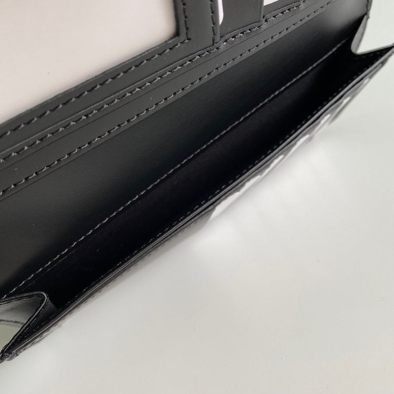 Gucci   Luxury Bags  944