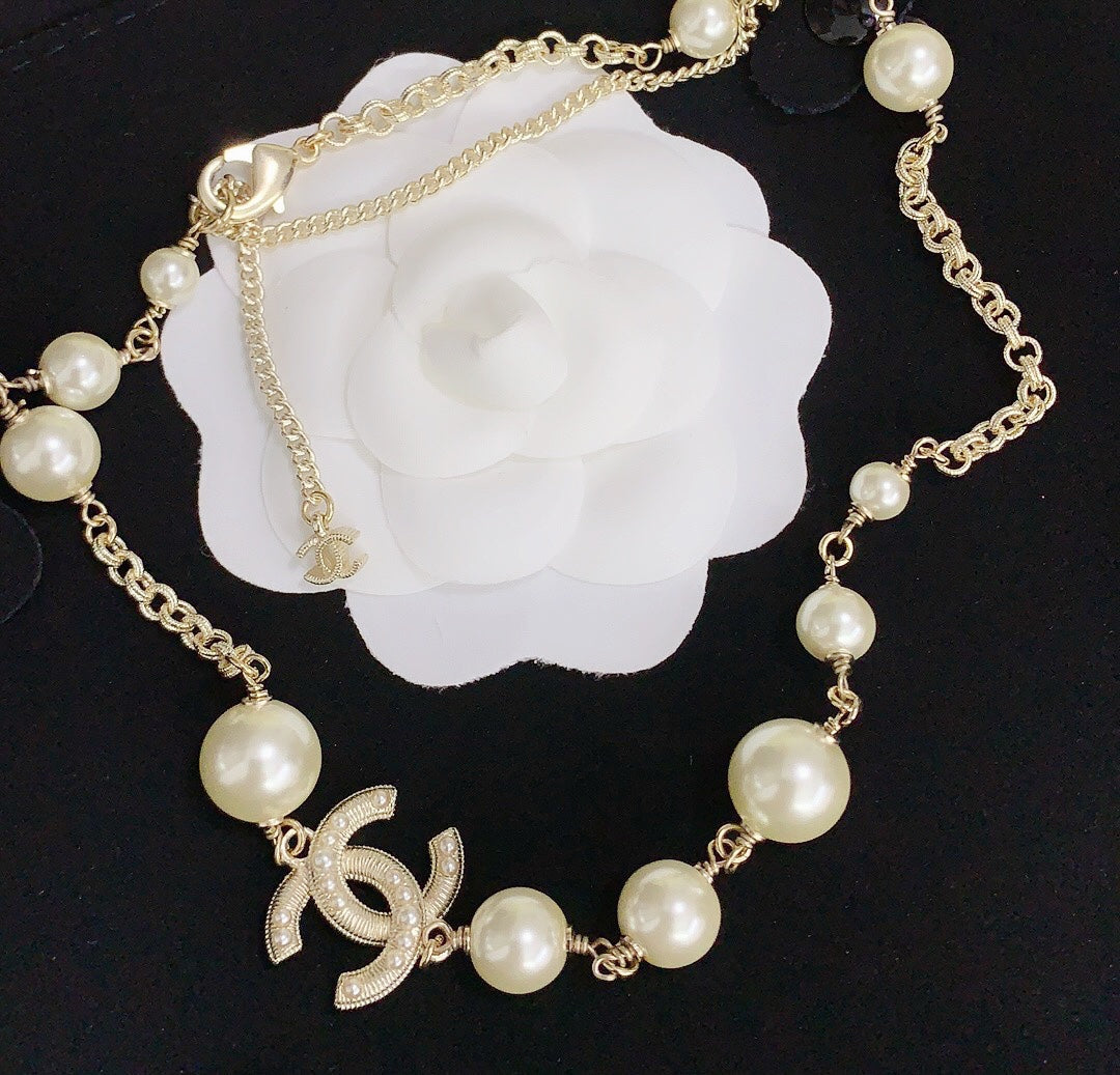 BG - Holiday Necklace chanel050