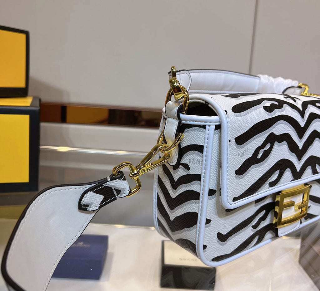 Luxury  Bags Fendi 243
