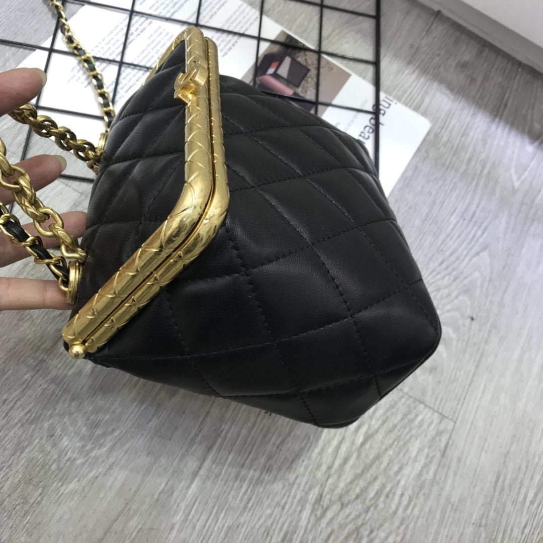 Designer Handbags Chanel 182