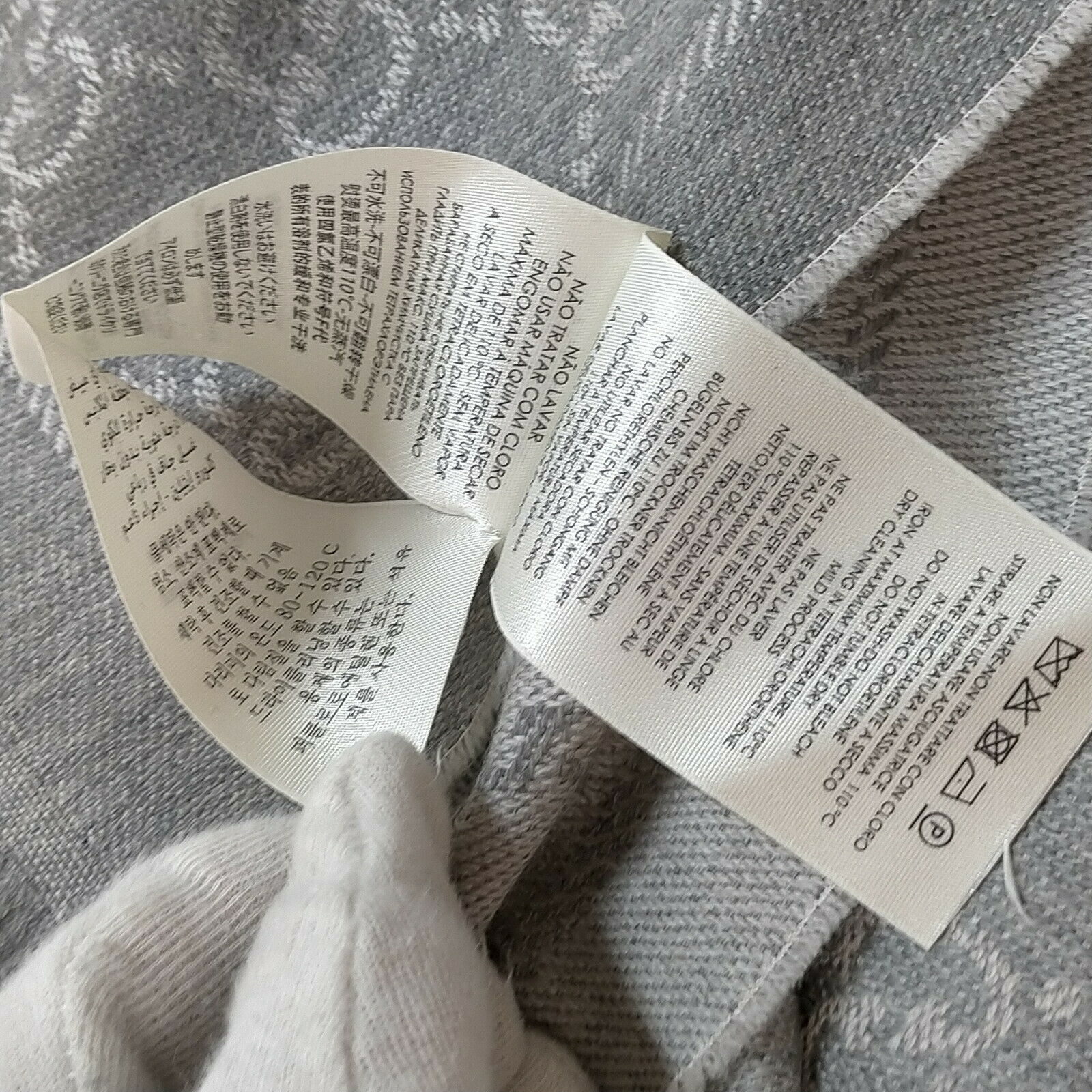 Gucci Scarf Grays Wool 100%