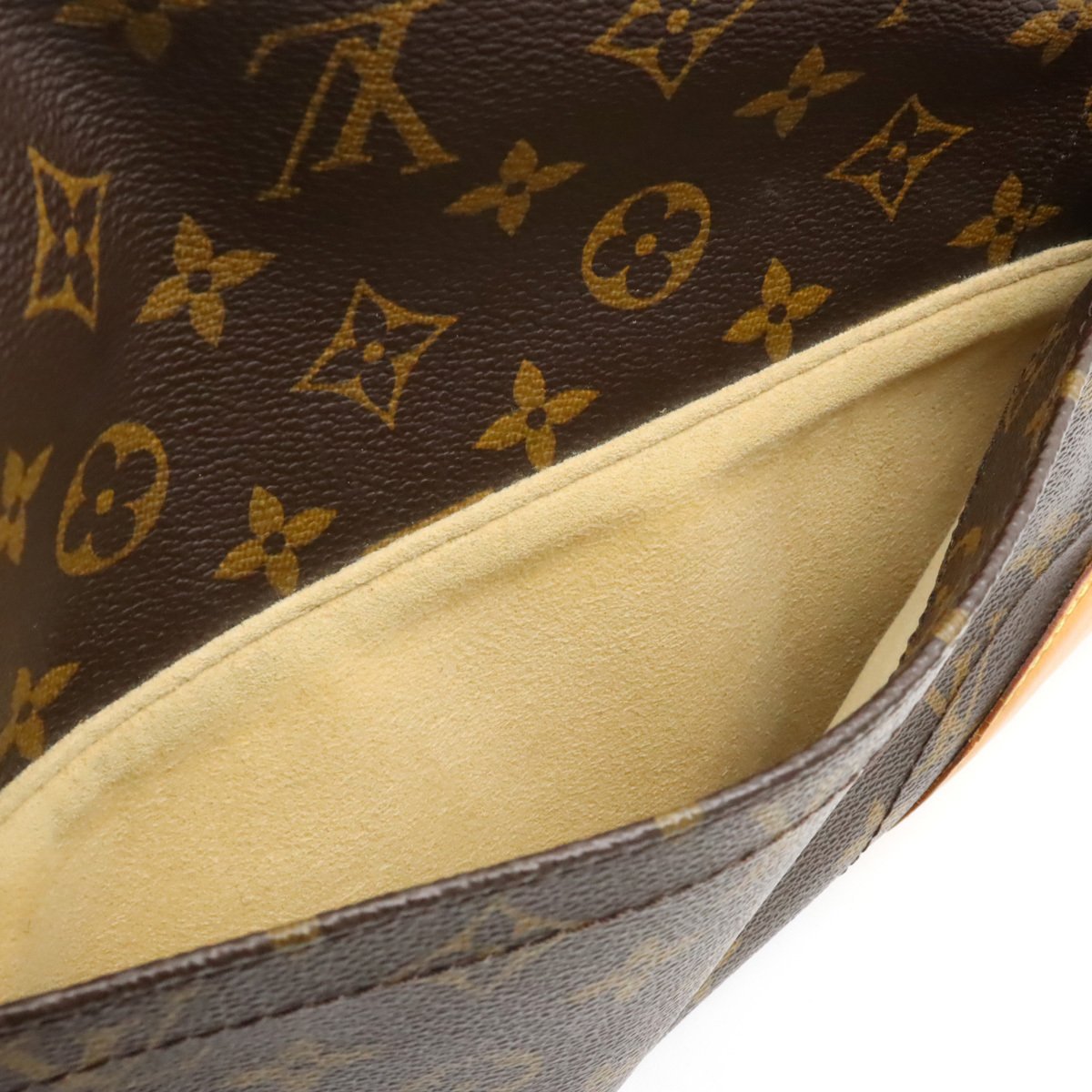 Louis Vuitton Beverly MM Handbag M40121